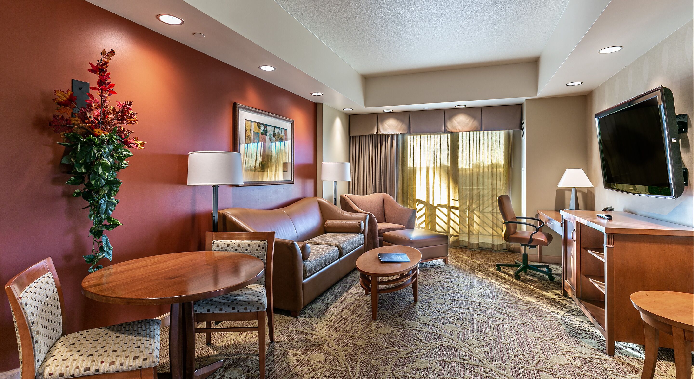 executive suite | living area | flat-screen tv, ipod dock