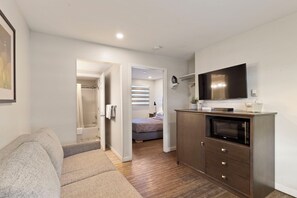 Camera singola | Area soggiorno | TV a schermo piatto