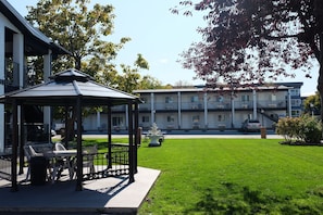 Exterior - Oasis Inn (Kelowna)