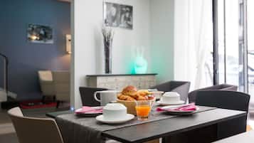 Dagelijks ontbijtbuffet (EUR 12 per persoon)