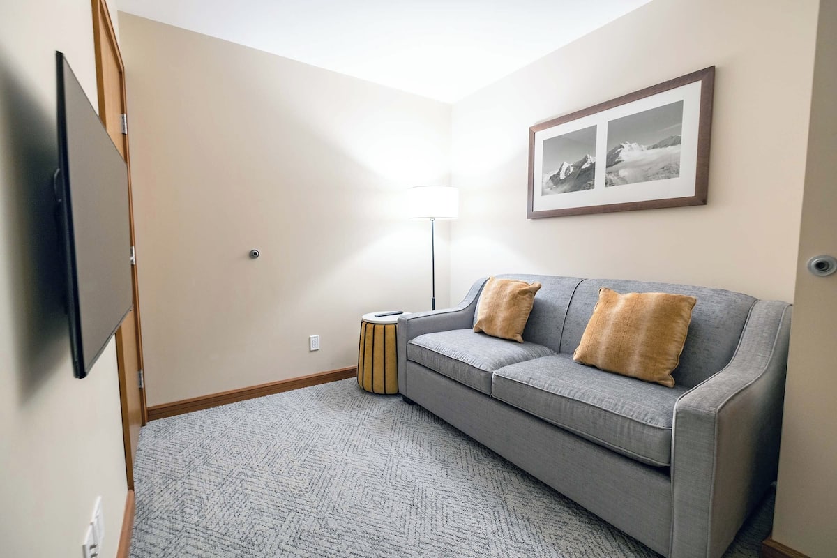 Premium bedding, pillowtop beds, in-room safe, desk