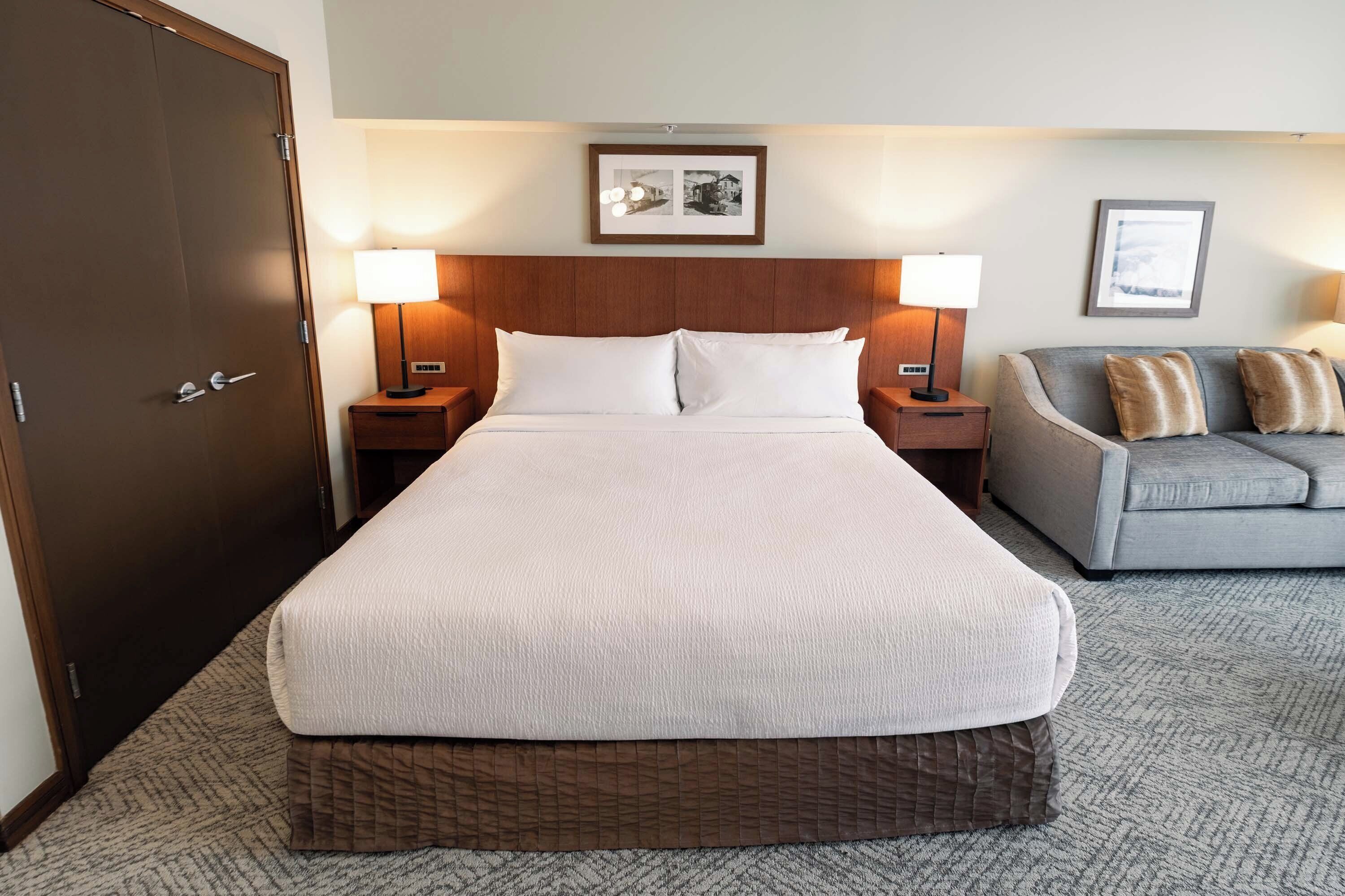 Studio Suite, 1 King Bed with Sofa bed | Premium bedding, pillowtop beds, in-room safe, desk
