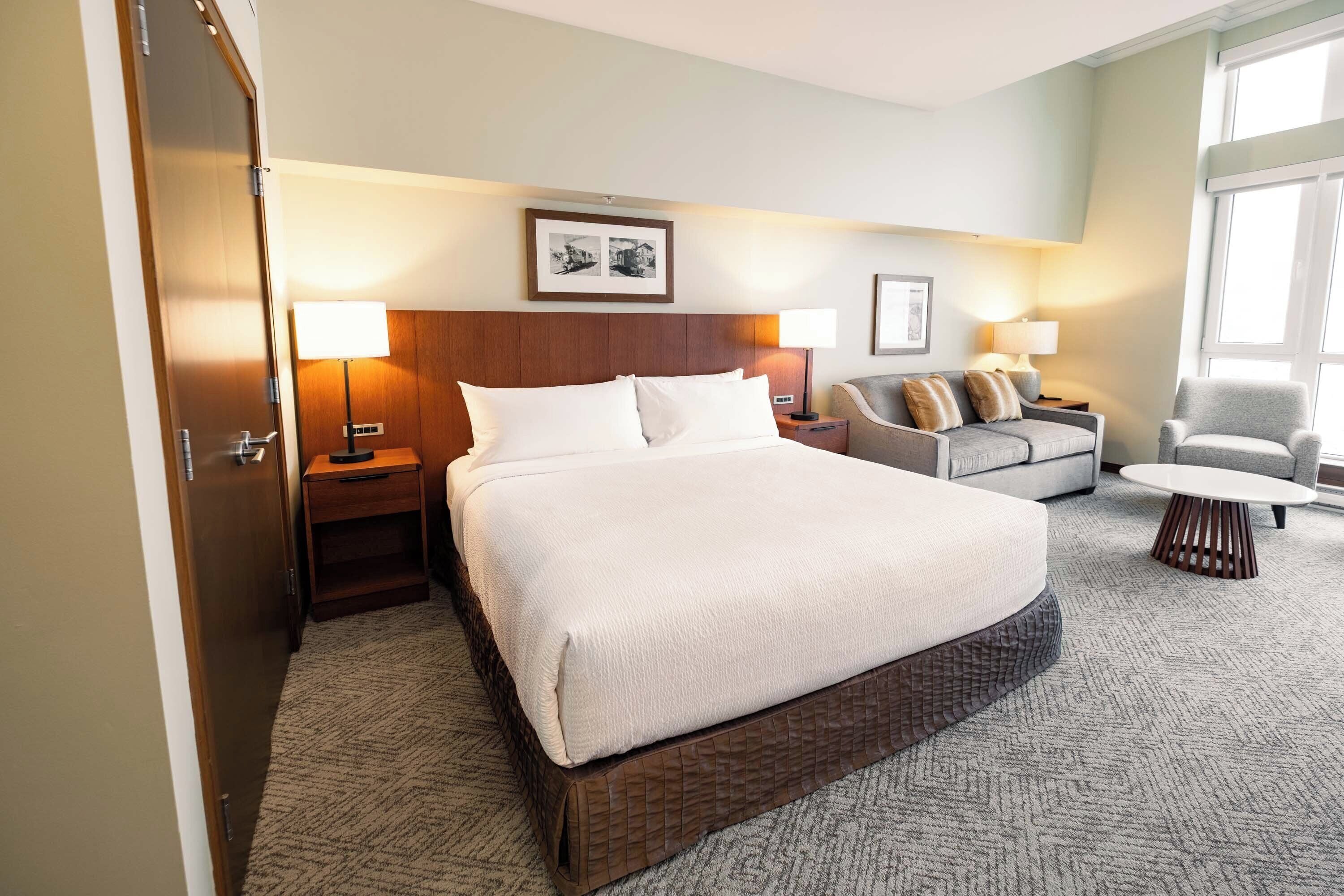 Studio Suite, 1 King Bed with Sofa bed | Premium bedding, pillowtop beds, in-room safe, desk