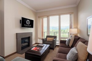 Classic Suite, 2 Bedrooms (2 King Beds, Sofa Bed) | Premium bedding, pillowtop beds, in-room safe, desk