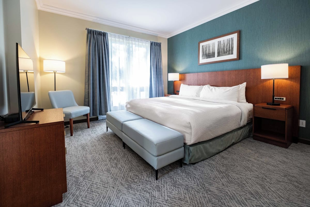 Suite, 3 Bedrooms | Premium bedding, pillowtop beds, in-room safe, desk