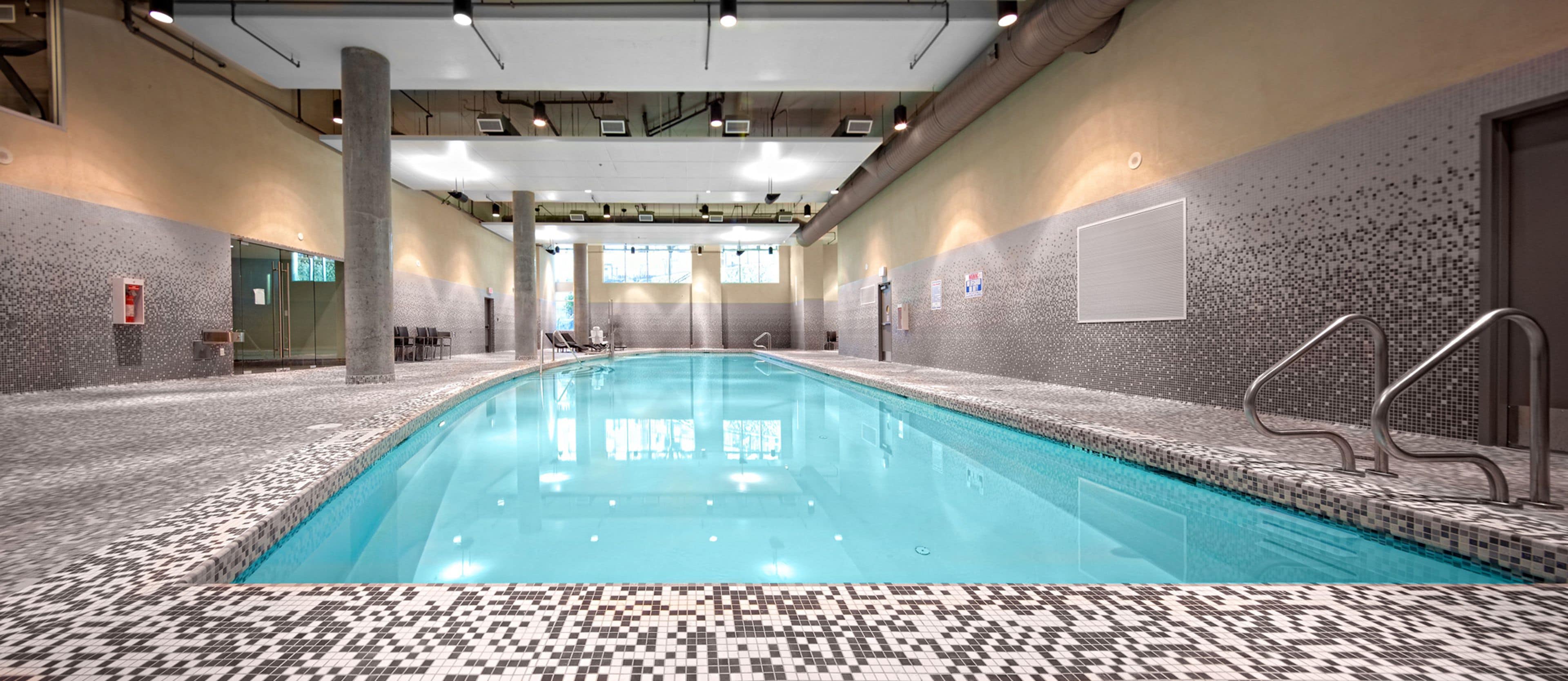 Indendørs pool