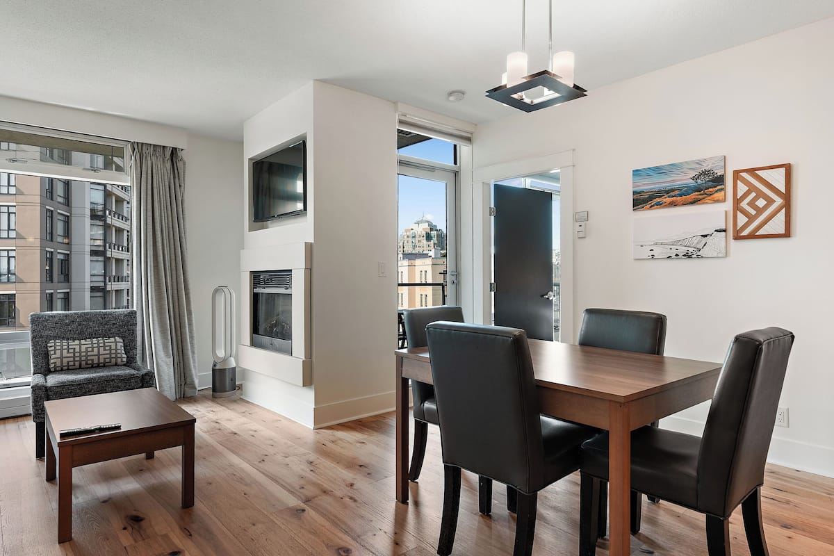 Luxury Suite, 1 Bedroom | Living area | 42-inch flat-screen TV with digital channels, TV, fireplace