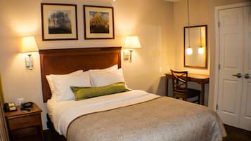 Suite, 1 soverom, kjøkken (Living and Dining Areas) | Skrivebord, blendingsgardiner, lydisolert og strykejern/-brett