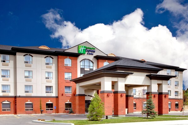 Exterior - Holiday Inn Express Hotel & Suites WHITECOURT by IHG (Whitecourt)