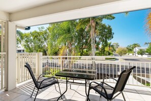 Suite estudio estándar, 1 cama de matrimonio, bañera de hidromasaje | Balcón