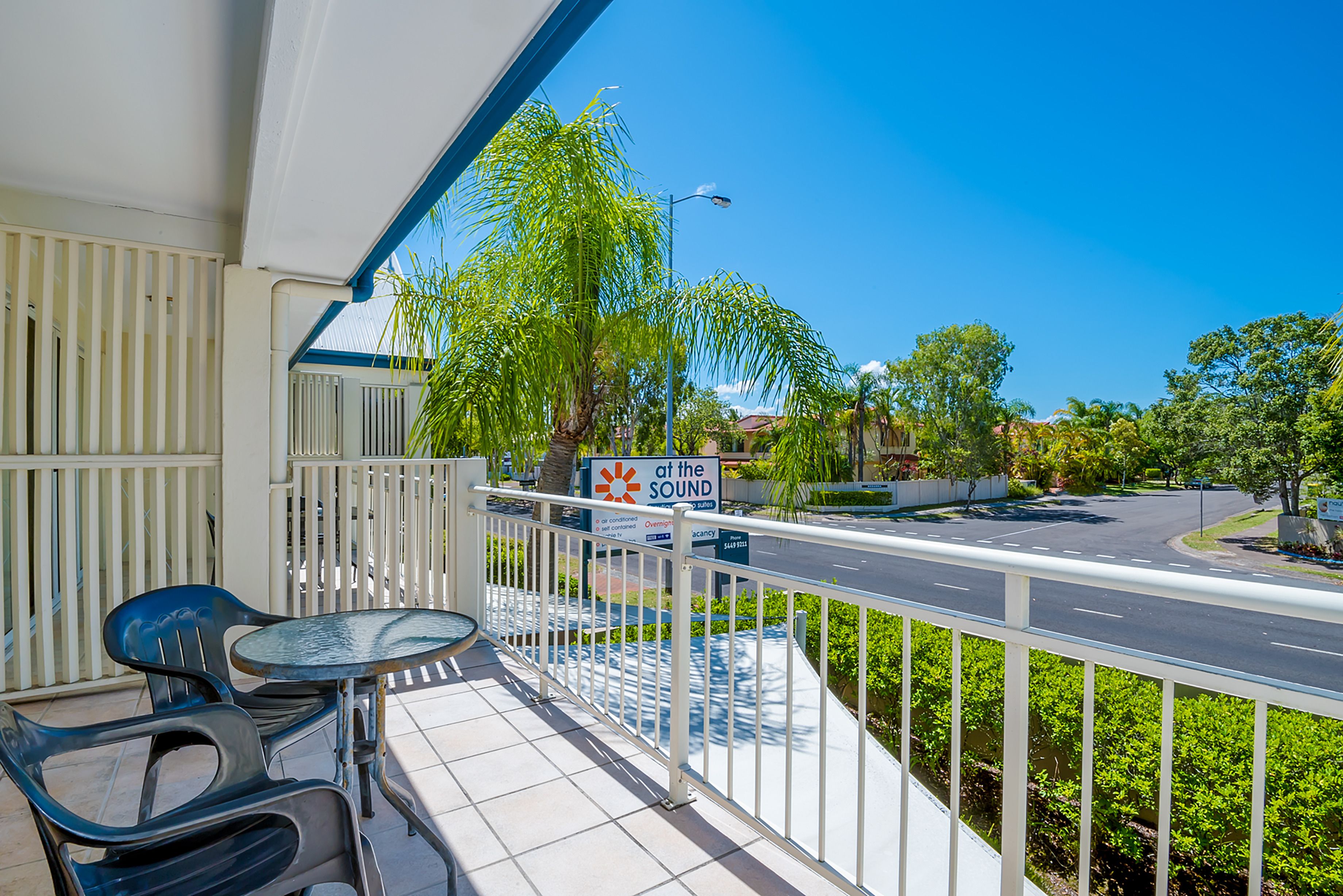 economy studio, 1 queen bed, jetted tub | balcony