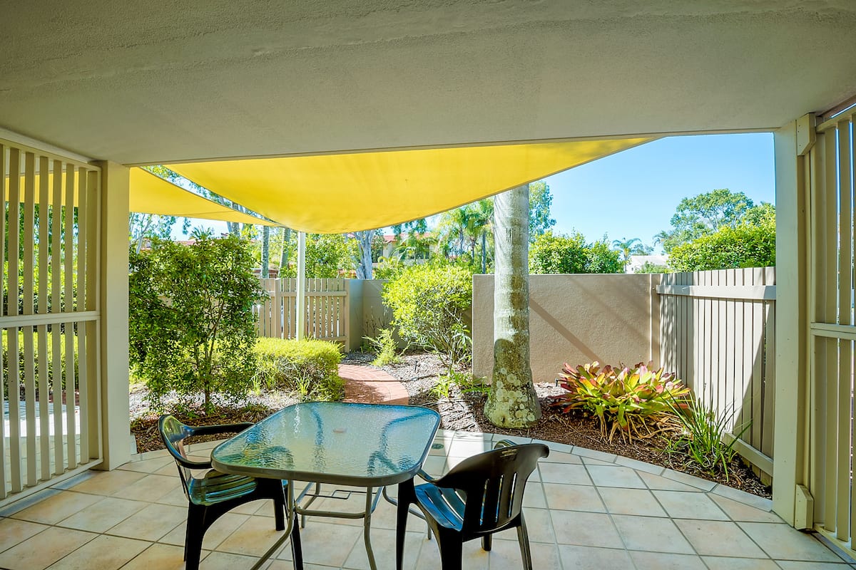 Economy Studio, 1 Queen Bed | Terrace/patio