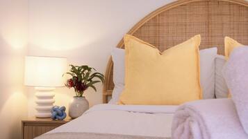 Standard Studio, 1 Queen Bed, Garden View