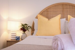 Studio Standard, 1 grand lit, vue jardin | Literie de qualité supérieure, surmatelas, bureau, rideaux occultants
