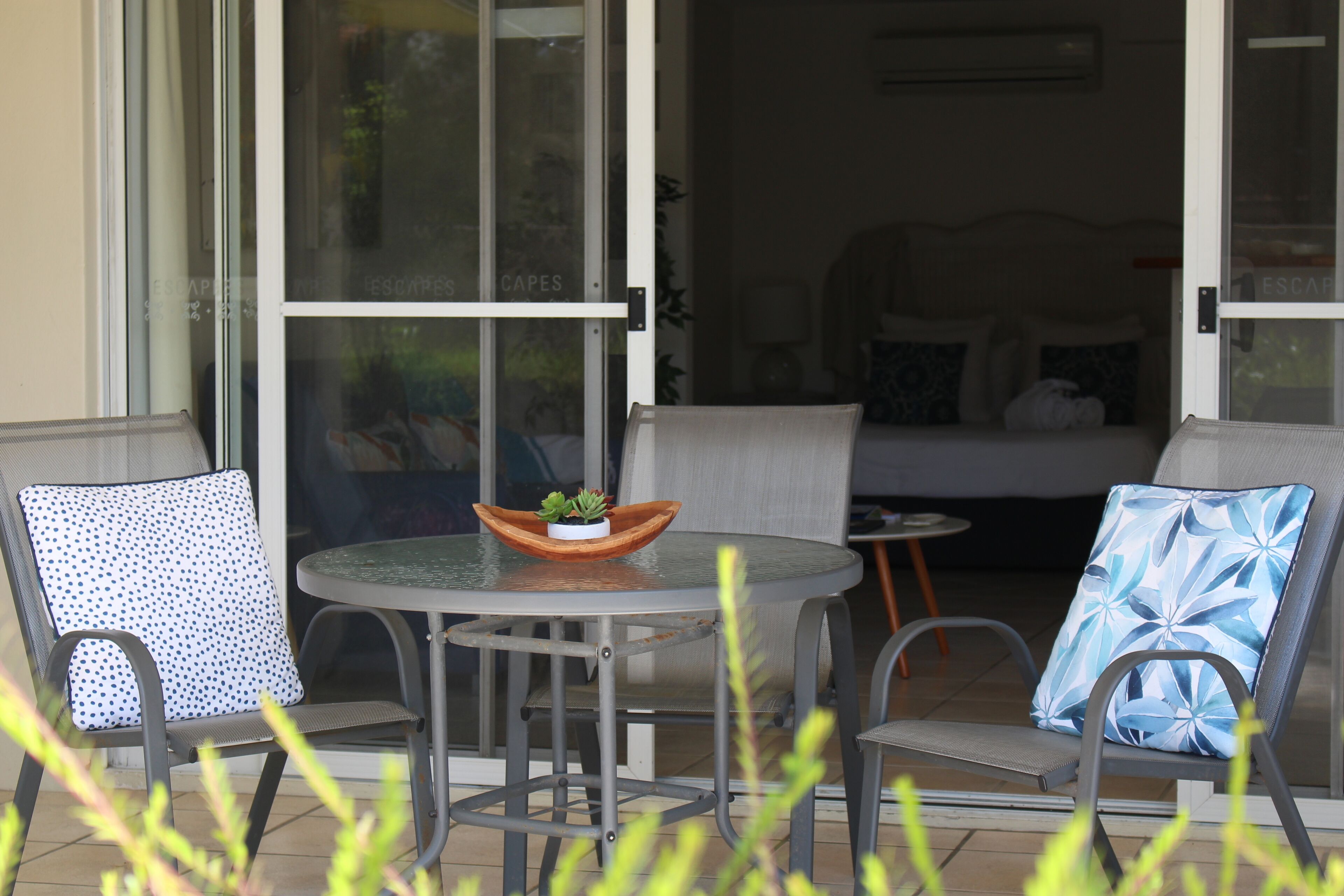 economy studio, 1 queen bed | terrace/patio