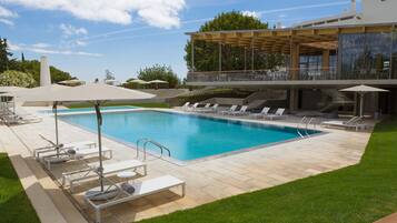 Outdoor pool, pool umbrellas, sun loungers