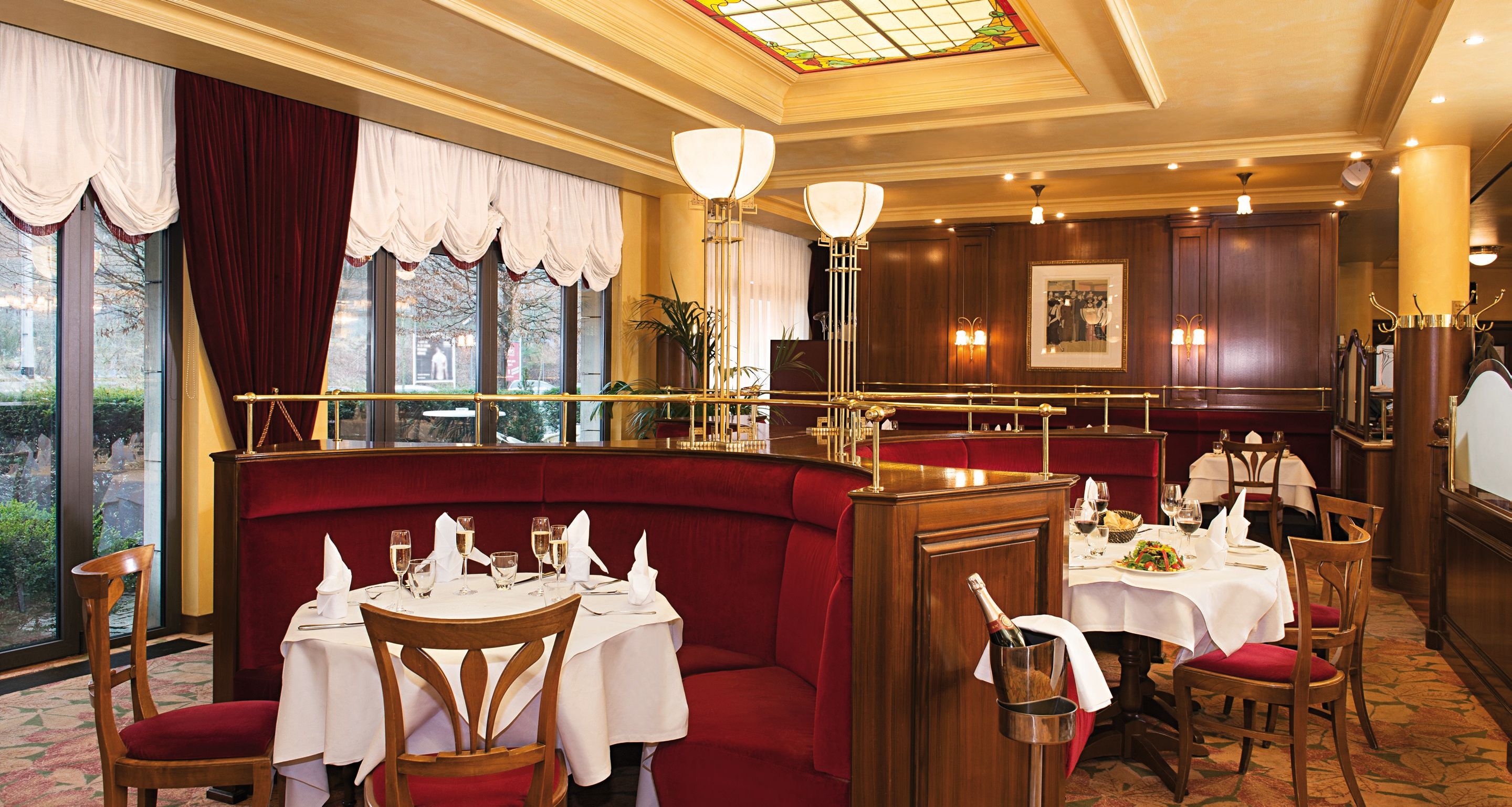 2 restaurants, breakfast, lunch, dinner served; french cuisine