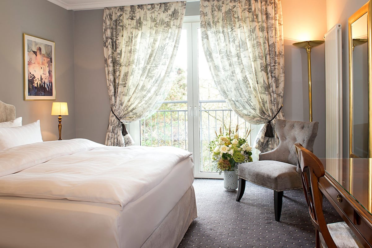 superior double room, park view, garden area | park view