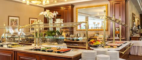Desayuno buffet todos los días (EUR 22 por persona)