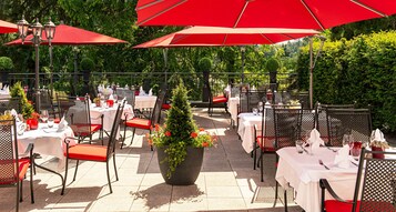 2 restaurants, breakfast, lunch, dinner served; French cuisine