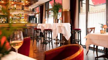 Bar (in der Unterkunft)