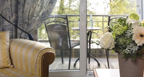 Deluxe Twin Room, Park View, Garden Area | Terrace/patio
