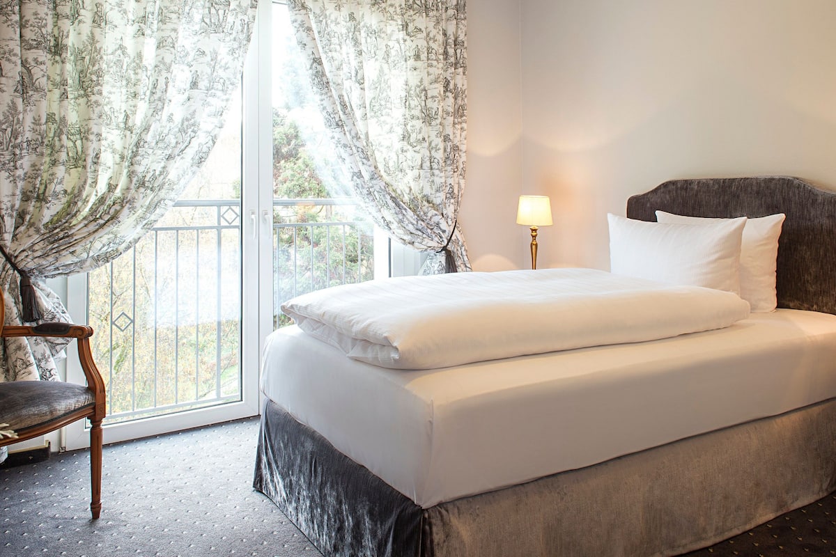 hypo-allergenic bedding, minibar, in-room safe, individually decorated