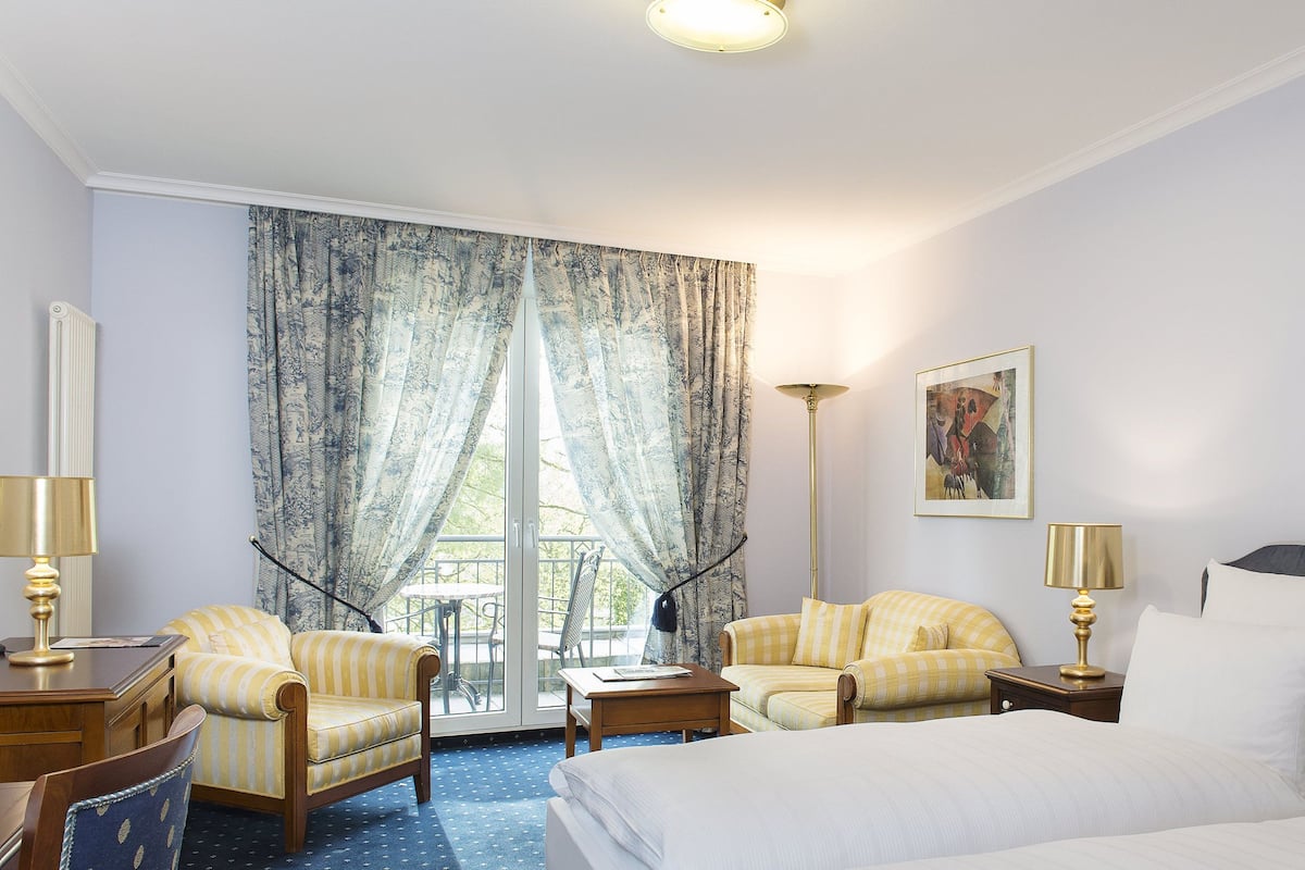 Deluxe Twin Room, Park View, Garden Area | Hypo-allergenic bedding, minibar, in-room safe, desk