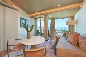 Suite Junior, vue sur la mer | Minibar, décor unique, ameublement unique, bureau