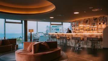 2 bars/lounges, poolside bar