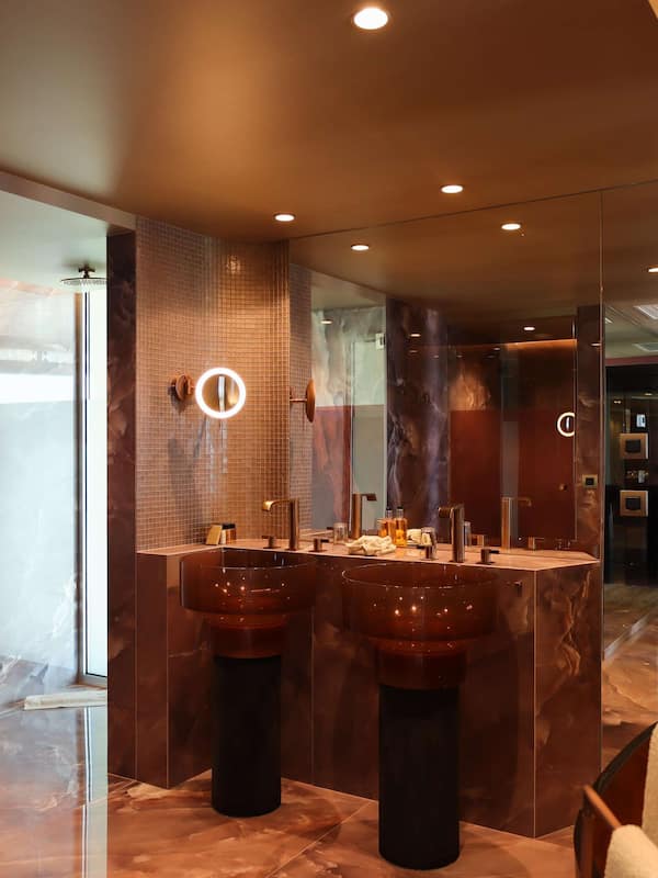 Junior Suite, Sea View | Bathroom | Free toiletries, hair dryer, towels, soap