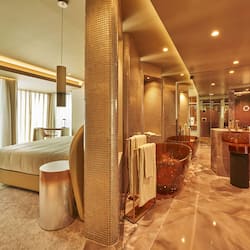 Junior Suite, Sea View | Bathroom | Free toiletries, hair dryer, towels, soap