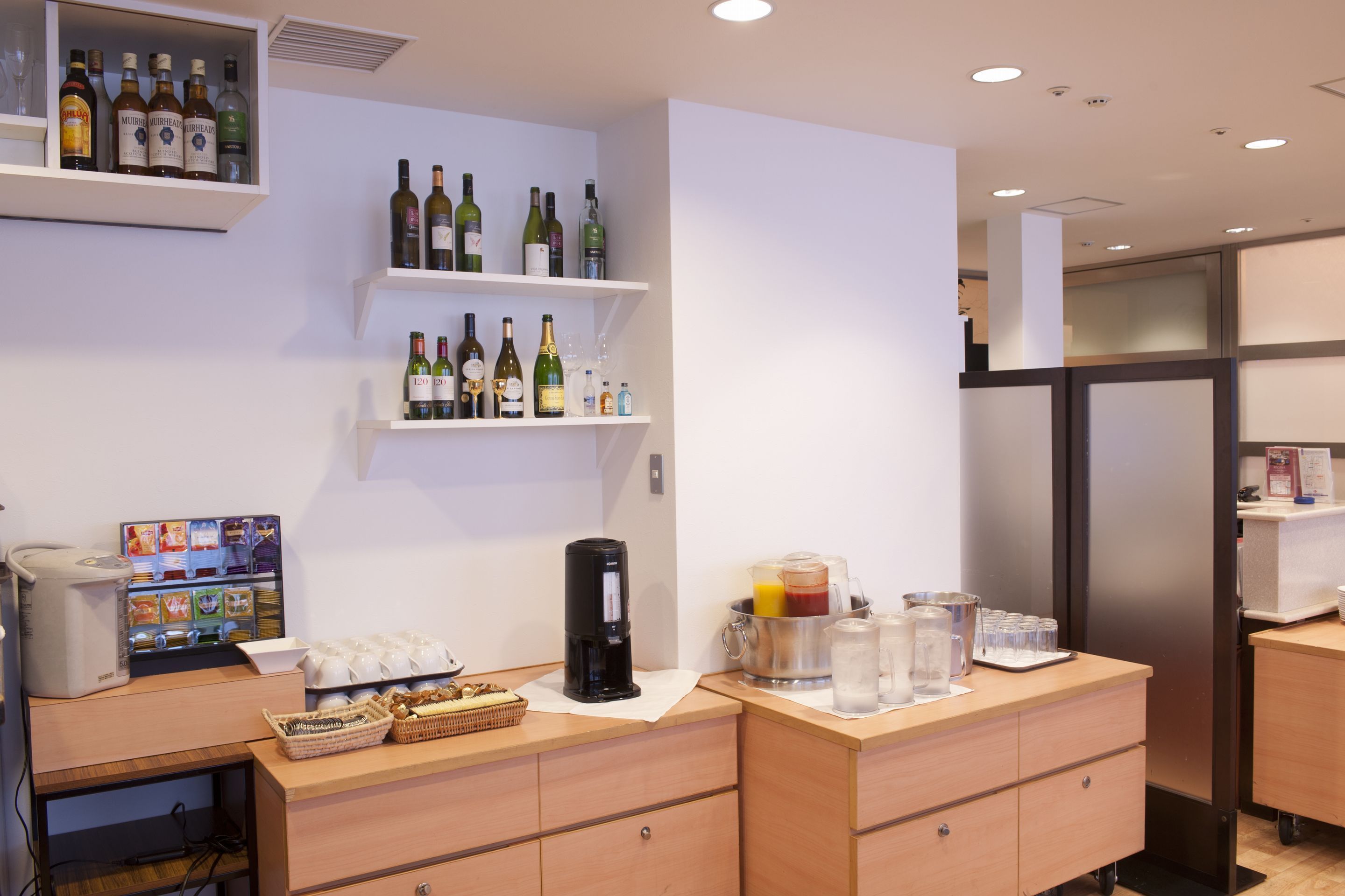 breakfast, lunch and dinner served