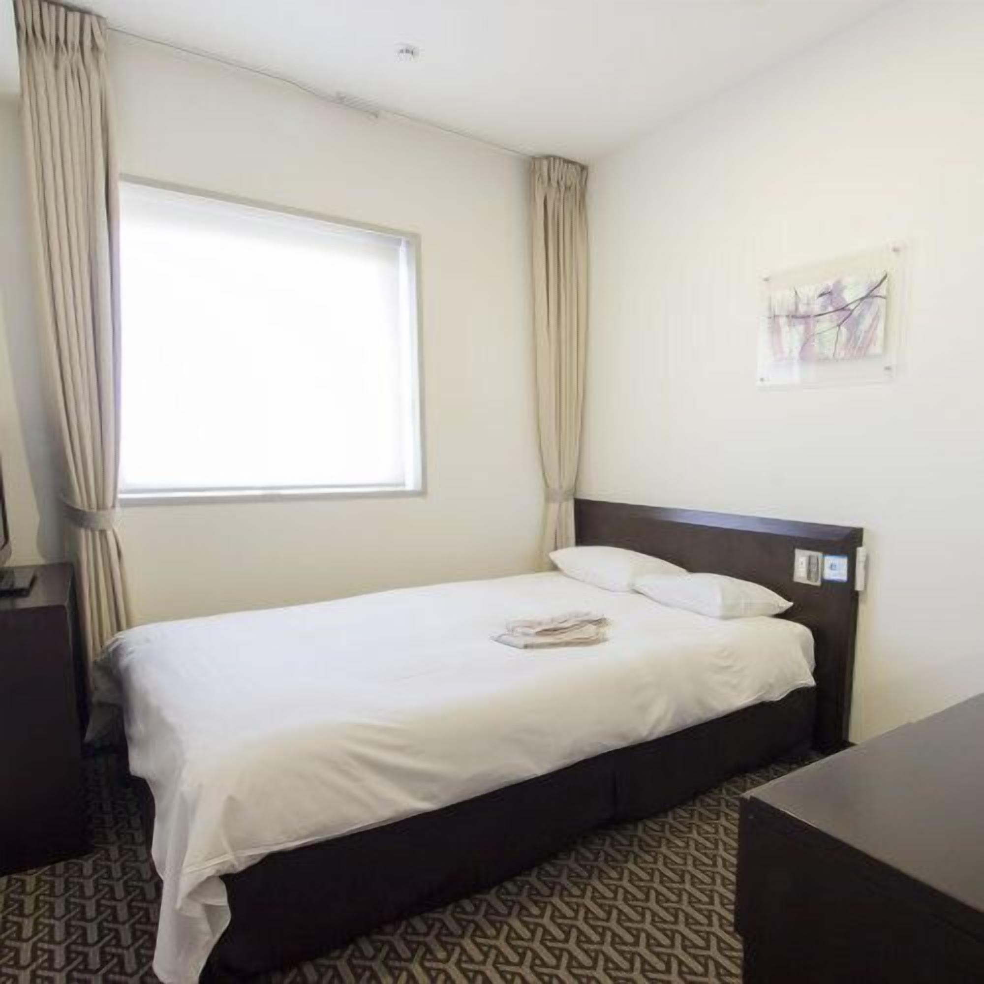 Premium bedding, desk, blackout curtains