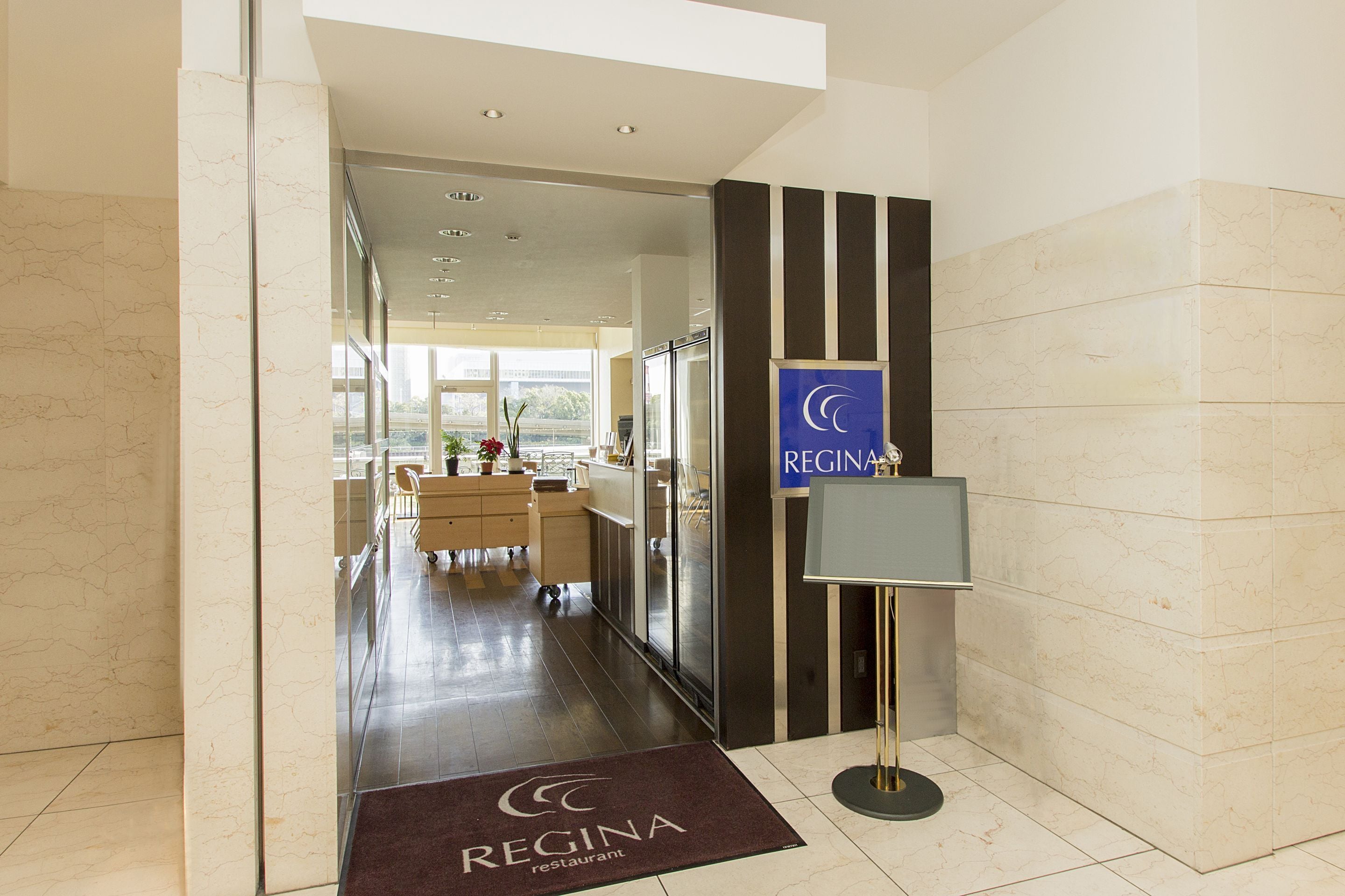 Breakfast, lunch and dinner served