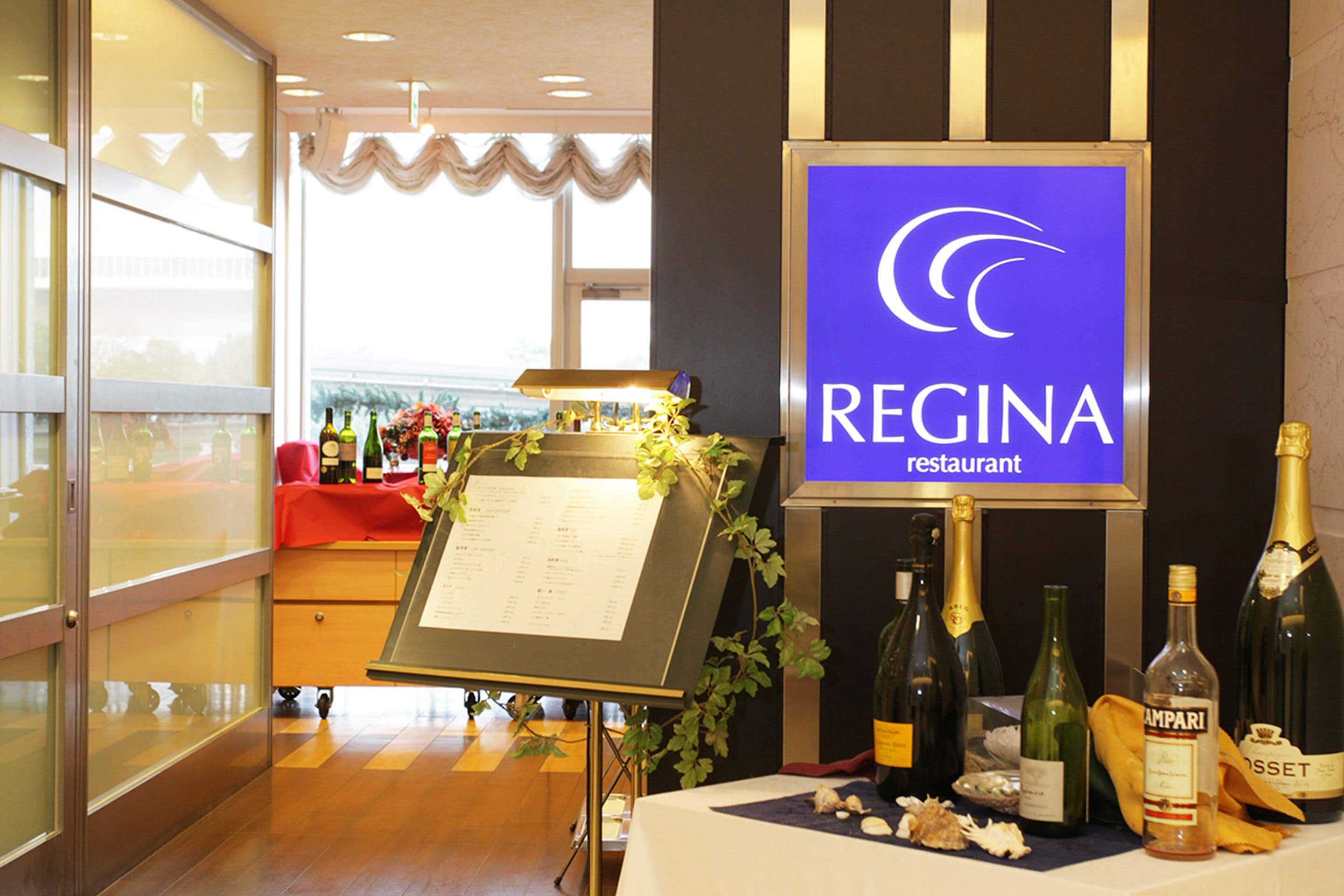 breakfast, lunch and dinner served