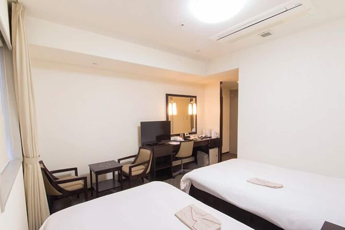 Ropa de cama de alta calidad, escritorio y cortinas blackout