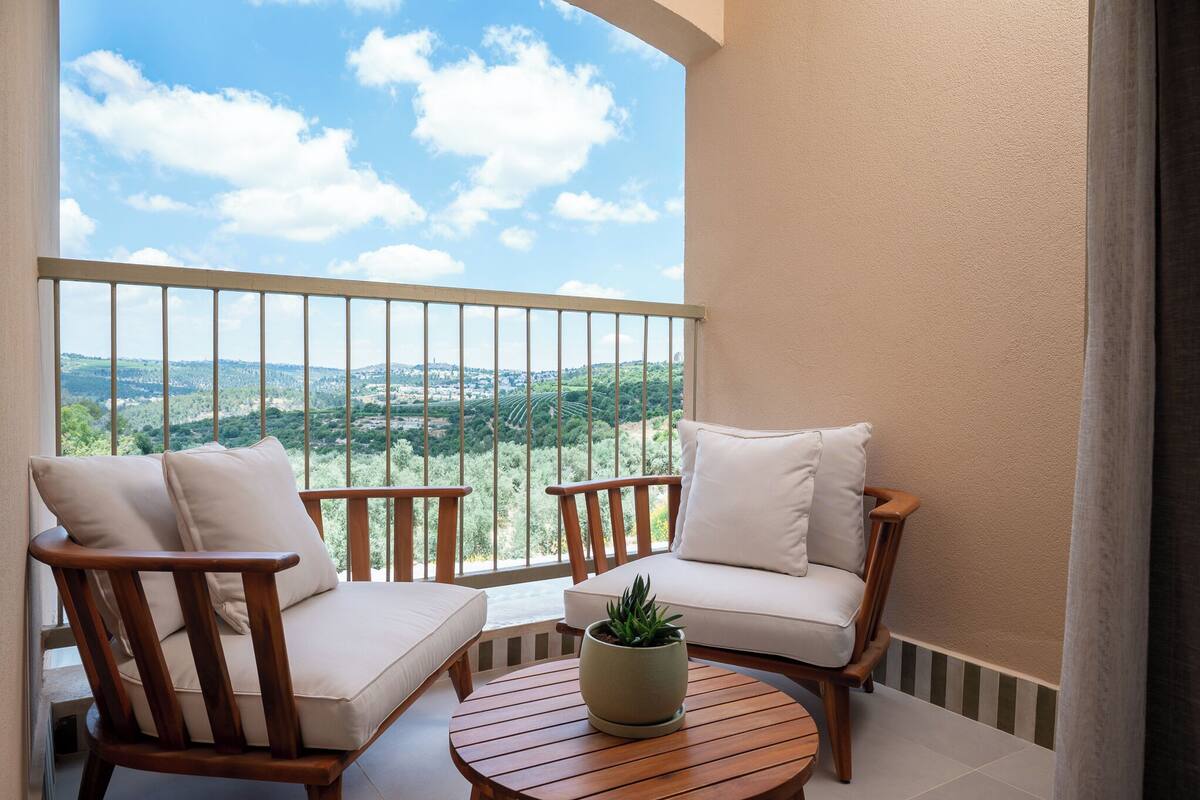 Deluxe Suite Balcony Mountain View | 1 개의 침실, 고급 침구, 객실 내 금고, 암막 커튼