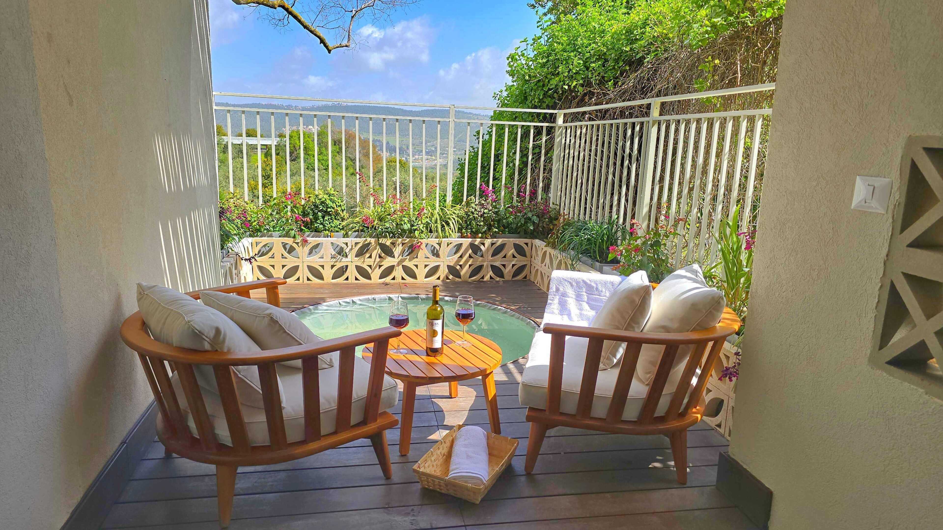 Deluxe Suite Hot Tub & Balcony | 1 bedroom, premium bedding, in-room safe, blackout curtains