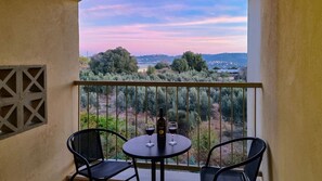 Suíte standard, sacada | Vista para a montanha