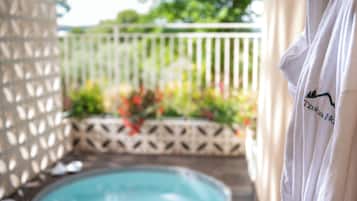 Deluxe Suite Hot Tub & Balcony | 1 bedroom, premium bedding, in-room safe, blackout drapes