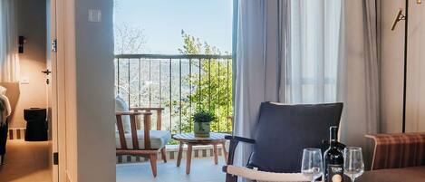 Deluxe Suite Balcony Mountain View | Living area | 32-inch TV with satellite channels