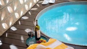 Deluxe Suite Hot Tub & Balcony | 1 bedroom, premium bedding, in-room safe, blackout drapes