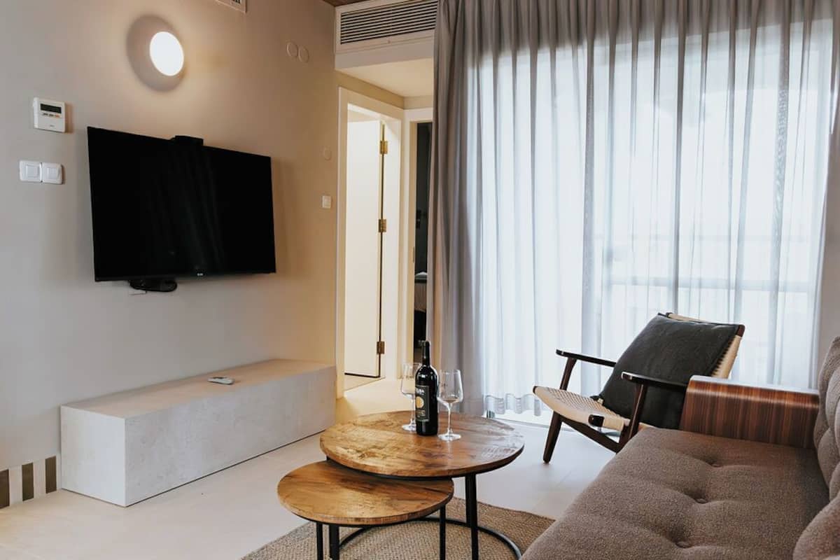 1 bedroom, premium bedding, in-room safe, blackout drapes