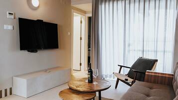 1 bedroom, premium bedding, in-room safe, blackout drapes