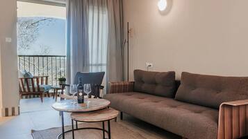 Deluxe Suite Balcony Mountain View | 1 bedroom, premium bedding, in-room safe, blackout curtains