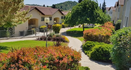 Tzuba Hotel