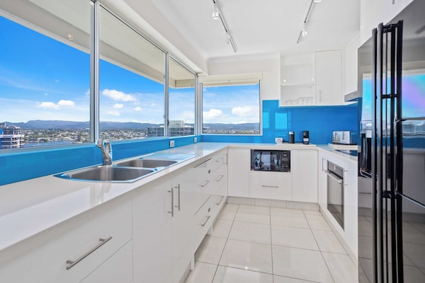 Three Bedroom Ocean View Penthouse | Private kitchen