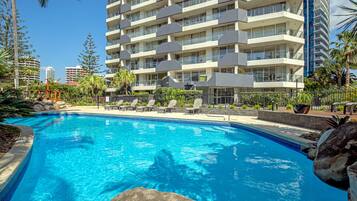 2 bedrooms, hypo-allergenic bedding, down comforters