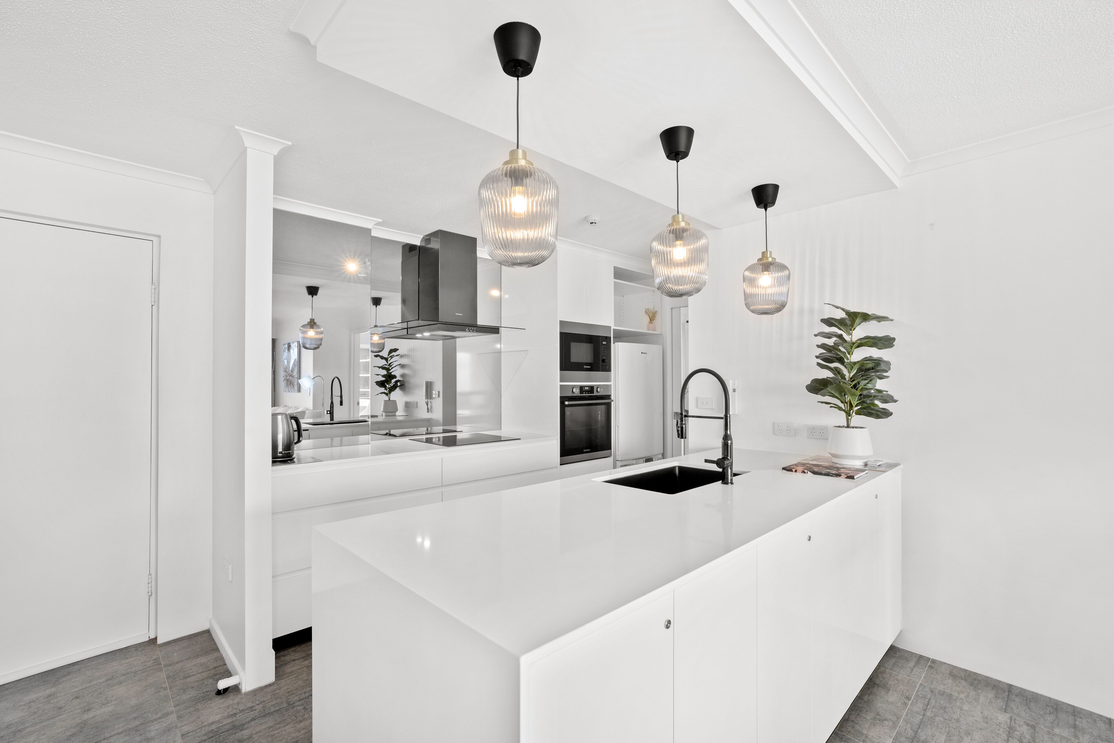 Fridge, oven, stovetop, dishwasher